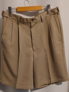 Haggar Men's Tan/Beige Pleated Golf Shorts